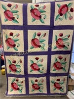 Beautiful vintage floral applique quilt