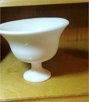 White urn type vase approx 6 inches tall