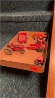 ALLIS CHALMERS LAWN TRACTOR TOY, A-C D21 TRACTOR