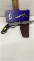 THE BONE COLLECTOR 9IN GUN SHAPED KNIFE W/ HOLSTER