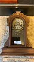 Unknown manufacturer mantle clock