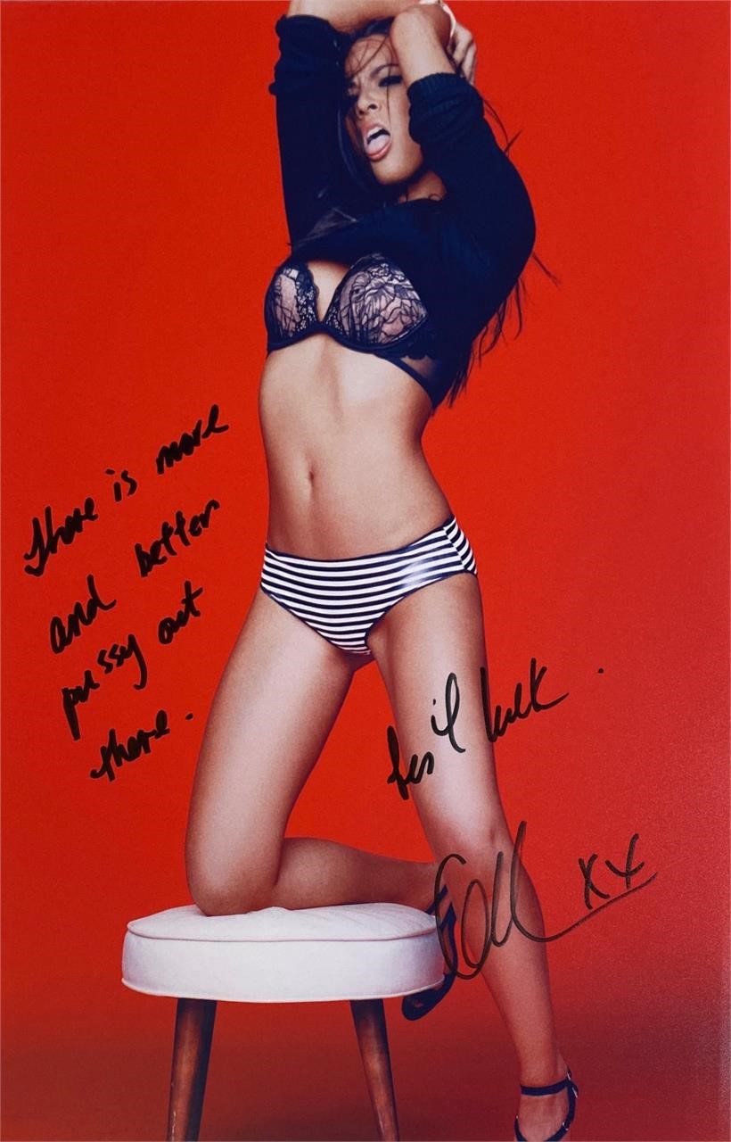 Autograph  
Olivia Munn Photo