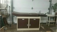 Doctor Examination Table With Stirrups