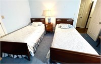 Vtg Pair Twin Mahogany beds and mattress Sets