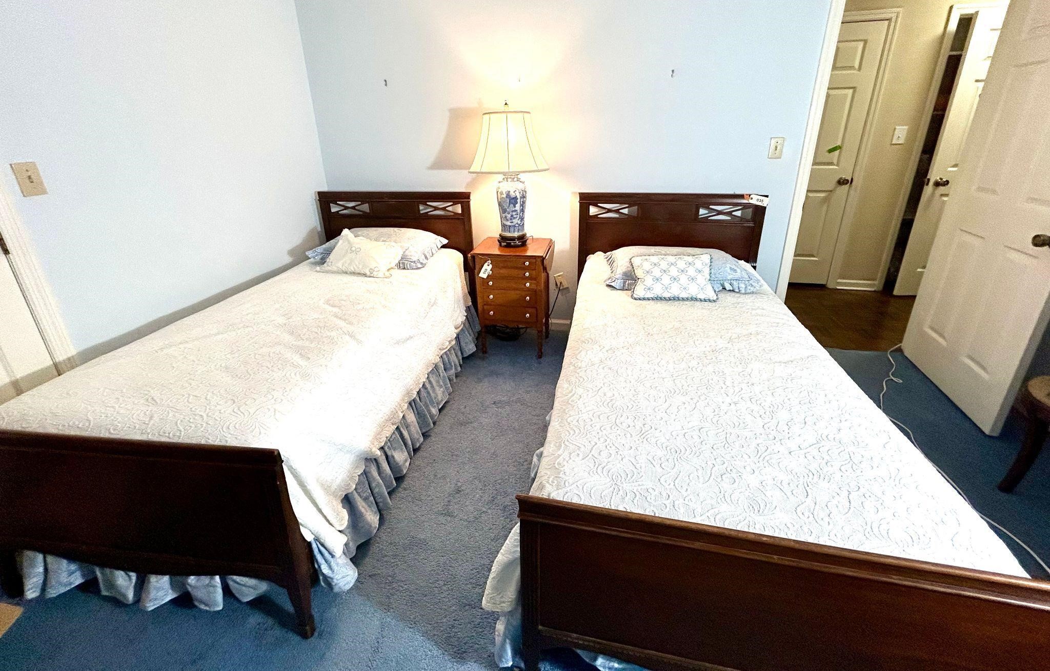 Vtg Pair Twin Mahogany beds and mattress Sets