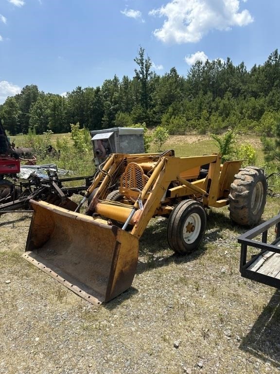 INTERNATIONAL 2400 INDUSTRIAL LOADER