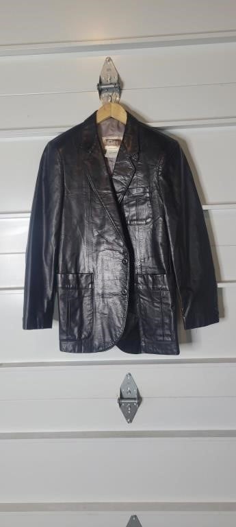 VINTAGE JACKETS, SHOES, SILVER, VYNILS AND MUCH MORE!