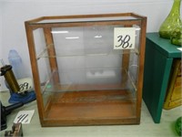 Slant Front Tabletop Display Case w/ (2) Glass -