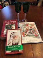 LOT OF 3 CHRISTMAS BOOKS WITH 2 PIECES OF GREEN SM