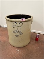 Union Stoneware Crock 20 Gallon has crack ART