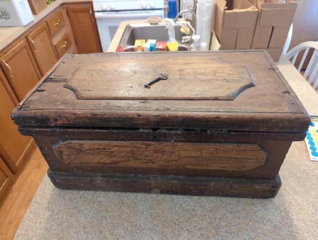 Antique multi tray tool chest with key