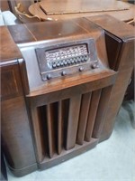 Tube radio /record player