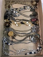 Costume jewelry. Lot of necklaces