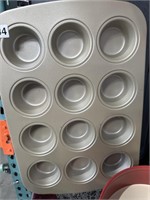 CUPCAKE PAN RETAIL $20