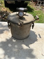 National EAU CLAIRE WIS Pressure cooker