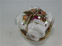 4 ROYAL ALBERT "OLD COUNTRY ROSES" CUPS/SAUCERS