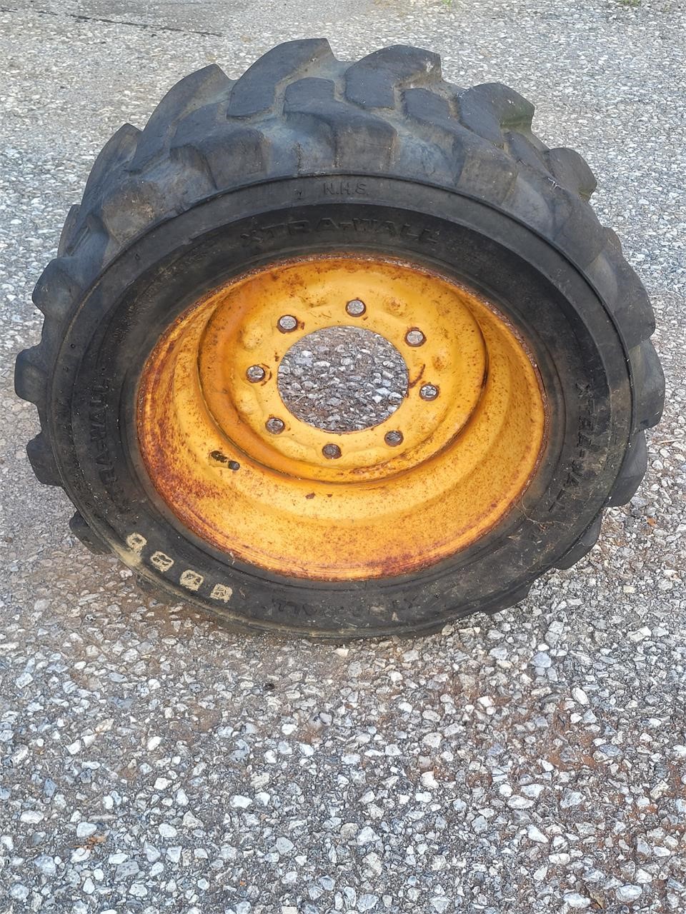 New Holland Skid loader Rim & Tire