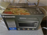 Panasonic SS Microwave Oven in Box "Used"