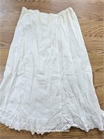 Very Vintage Petticoat / Slip Eyelet Lace Muslin