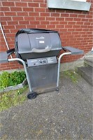 CHAR-BROIL GRILL WITH PROPANE TANK
