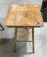 2-tier end table 16.5x16.5x29.5