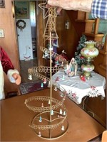 Spiral metal Christmas tree w decorations