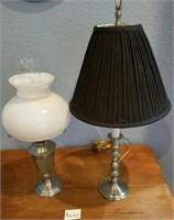 819 - 2 VINTAGE TABLE LAMPS