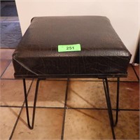 VINTAGE MID CENTURY MODERN FOOTSTOOL 14 x 14 x 14