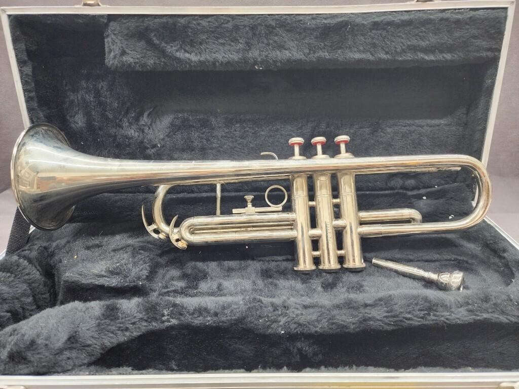 Tristar trumpet with Tristar 7 C mouth piece and