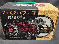 1993 Farm Show IH I-D 9 Tractor