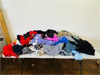 (70) Pieces of Women's Clothes size XL