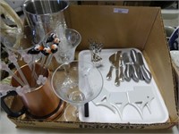 BOX - CHEESE SPREADERS, SWIZZLE STICKS, WINE