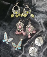 4 pairs of earrings (silver?)