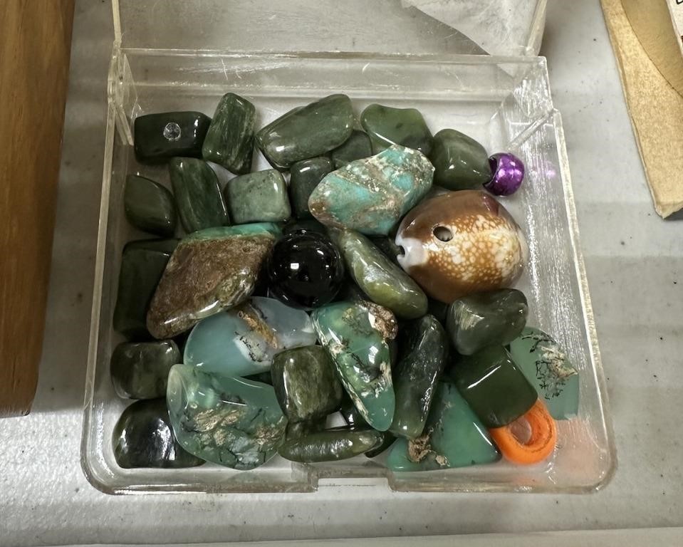 LOT OF MIXED POLISHED STONES GREEN ETC