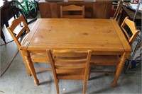 PINE DINETTE SET: TABLE AND 4 CHAIRS