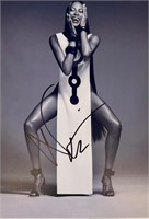 Autograph COA Naomi Campbell Photo