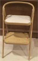 CREAM FOLDING STEP STOOL