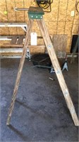 4’ wooden ladder