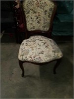 Nice Vintage Ladies Chair Vanity