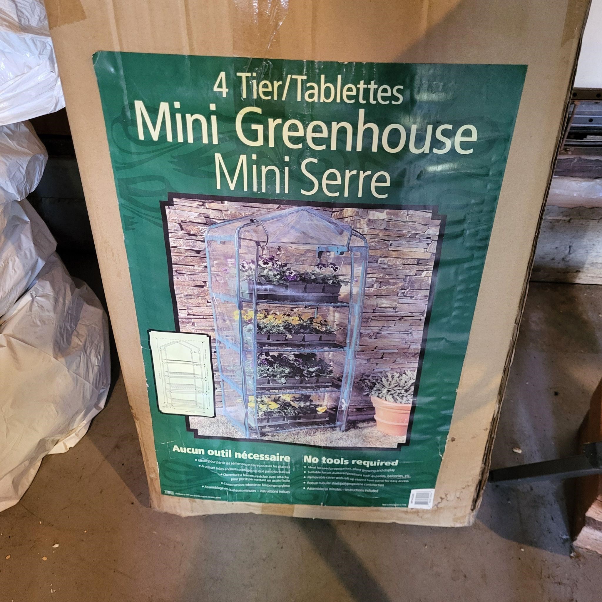 G311 Mini Greenhouse