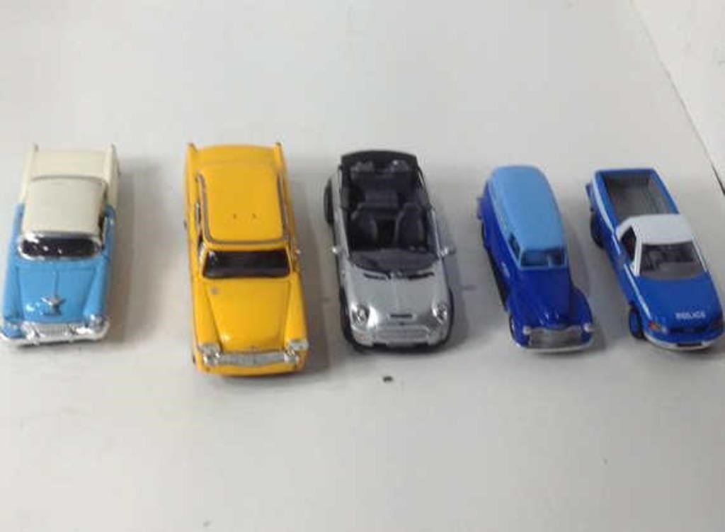 5 Vintage Die Cast Cars. U16I