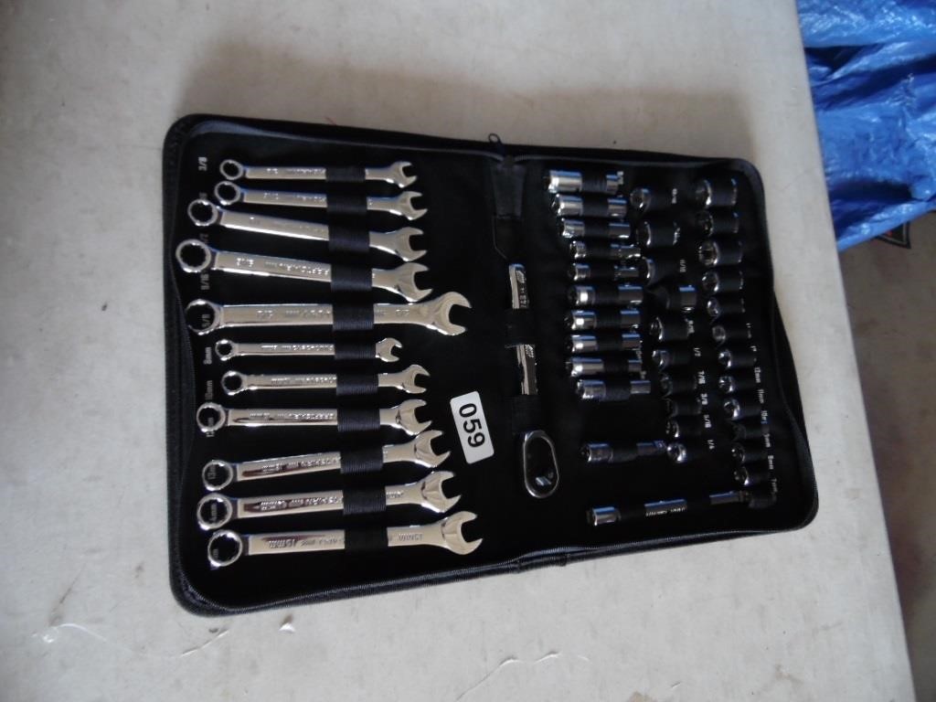 CRAFTSMAN TOOL SET