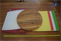 Lot of cutting boards incl round wooden