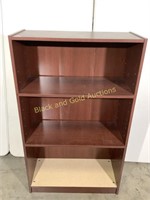 Medium laminated pressed wood bookshelf