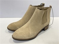 White Mountain ladies taupe ankle booties size 9
