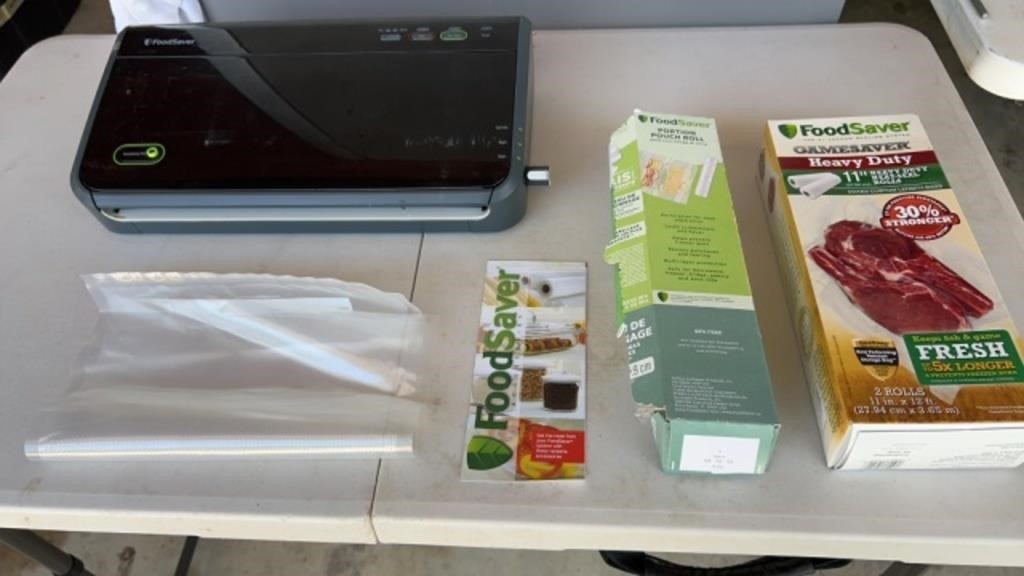 FoodSaver Vacuum Sealer Machine works