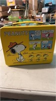 Peanuts lunch pale
