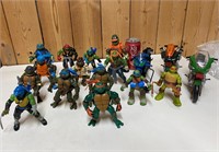Gros lot de figurines et moto Ninja Turtles