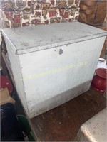 Metal dairy box
