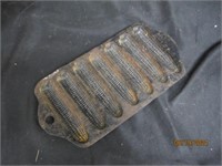 Vtg Cast Iron Corn Cob Mold